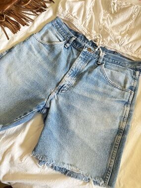 Light Wash High-Waist Denim Cutoff Shorts 16 inch waist
